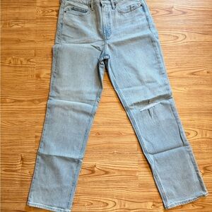 Old Navy Straight Leg Jeans in Light Wash Blue
